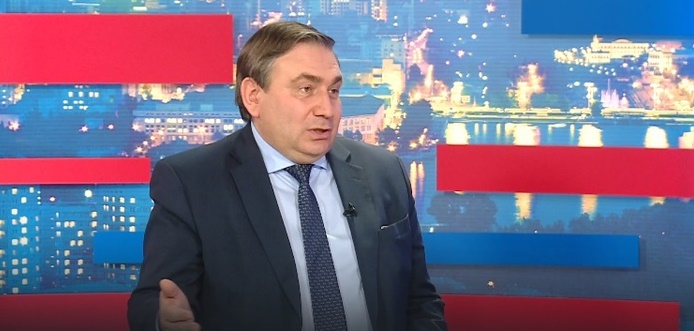 На сумму долгов по коммуналке можно обновить все сети Первоуральска