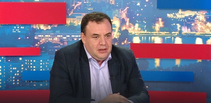 Когда общественный наблюдатель до конца выборов на участке, труднее что-то переписать или вбросить