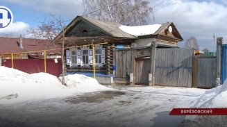 Девочек 7 и 8 лет без обуви и верхней одежды обнаружили на улице в Березовском