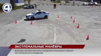 В Екатеринбурге военные автоинспекторы продемонстрировали мастерство вождения патрульного автомобиля