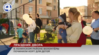 Любимый корт, на котором уже невозможно стало играть, наконец, починили Любимый корт, на котором уже невозможно стало играть, наконец, починили