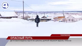Из-за того, что школьный автобус уходит раньше, чем заканчиваются уроки, ученики вынуждены 3 км идти пешком Из-за того, что школьный автобус уходит раньше, чем заканчиваются уроки, ученики вынуждены 3 км идти пешком