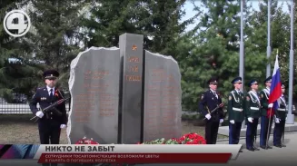 Сотрудники Госавтоинспекции возложили цветы в память о погибших коллегах Сотрудники Госавтоинспекции возложили цветы в память о погибших коллегах