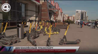 Сотрудники ГИБДД проверяют соблюдение правил передвижения на самокатах Сотрудники ГИБДД проверяют соблюдение правил передвижения на самокатах
