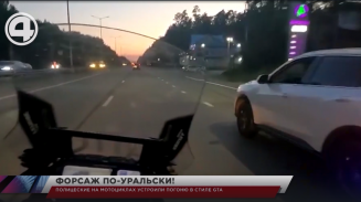 Полицейские на мотоциклах устроили погоню в стиле GTA Полицейские на мотоциклах устроили погоню в стиле GTA