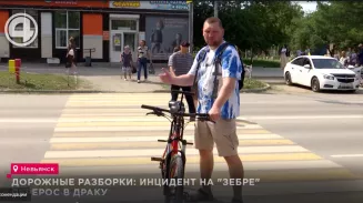 Дорожные разборки: инцидент на "зебре" перерос в драку Дорожные разборки: инцидент на "зебре" перерос в драку