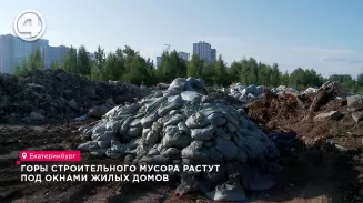 Горы строительного мусора растут под окнами жилых домов Горы строительного мусора растут под окнами жилых домов