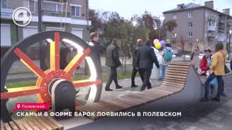 Скамьи в форме барок появились в Полевском Скамьи в форме барок появились в Полевском