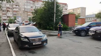В Екатеринбурге иномарка сбила шестилетнего мальчика на улице Уральских Рабочих В Екатеринбурге иномарка сбила шестилетнего мальчика на улице Уральских Рабочих