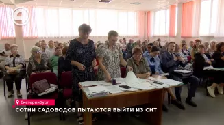 Сотни садоводов пытаются выйти из СНТ Сотни садоводов пытаются выйти из СНТ