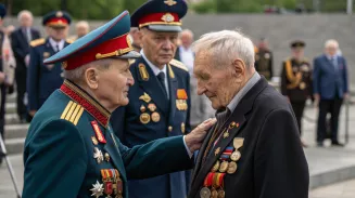 Евгений Куйвашев дал ряд поручений по поддержке ветеранов в год 80-летия Великой Победы Евгений Куйвашев дал ряд поручений по поддержке ветеранов в год 80-летия Великой Победы