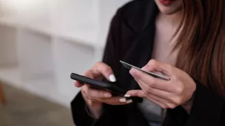 В Екатеринбурге 14-летняя школьница перевела мошенникам почти 500 тысяч рублей В Екатеринбурге 14-летняя школьница перевела мошенникам почти 500 тысяч рублей