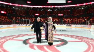 Митрополит Евгений освятил новую «УГМК-Арену» в Екатеринбурге Митрополит Евгений освятил новую «УГМК-Арену» в Екатеринбурге