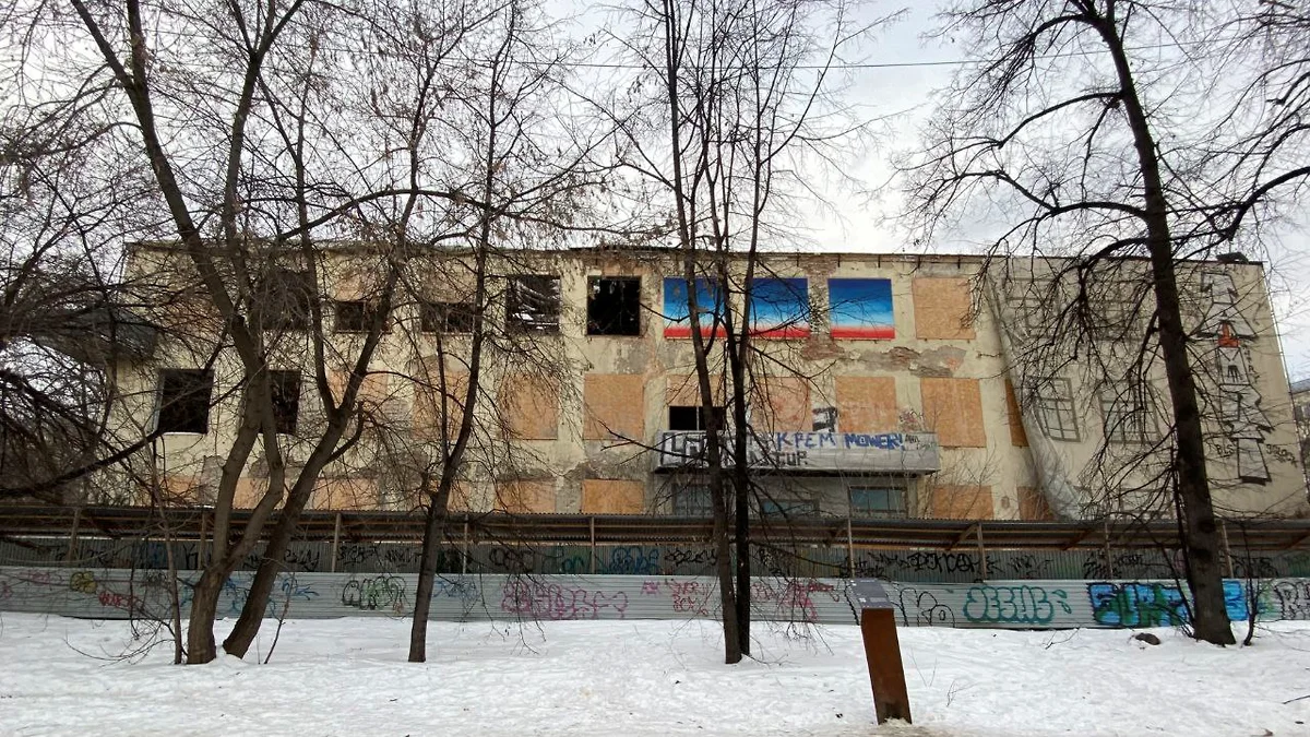 В Екатеринбурге заброшенный корпус Лестеха продают за 36 млн рублей В Екатеринбурге заброшенный корпус Лестеха продают за 36 млн рублей