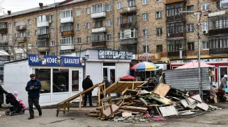 На ВИЗе сносят рынок для расширения улицы На ВИЗе сносят рынок для расширения улицы