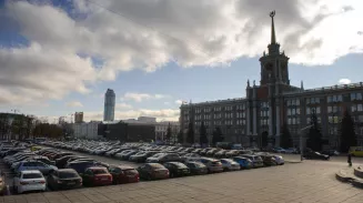 На площади 1905 года в Екатеринбурге парковку превратят в парк