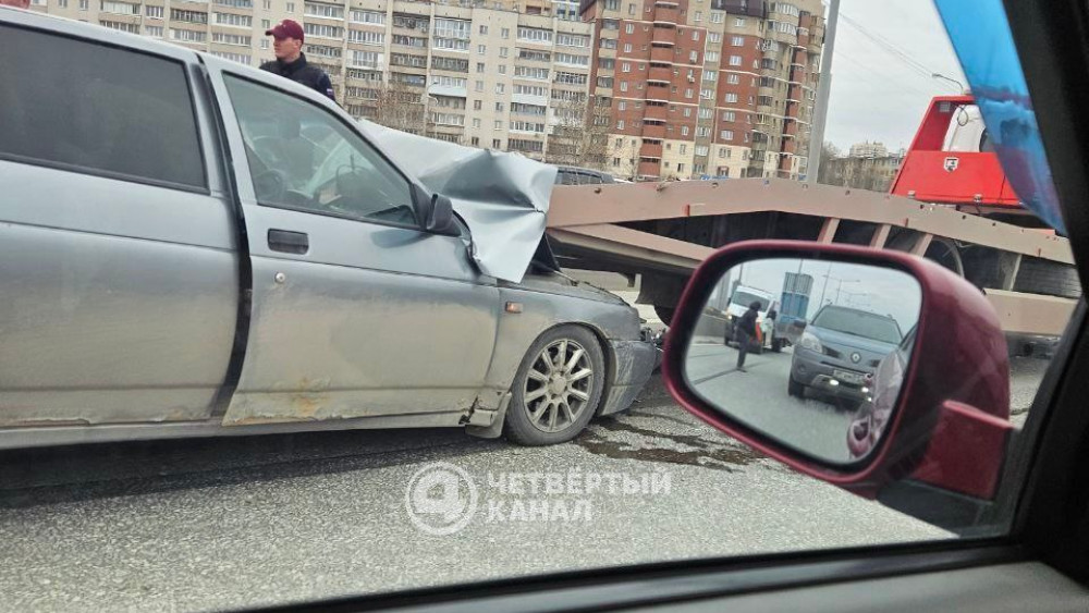 На Кольцовском тракте в Екатеринбурге произошло ДТП, есть пострадавшие