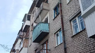Из-за сильного хлопка в пятиэтажном доме пострадала девушка Из-за сильного хлопка в пятиэтажном доме пострадала девушка