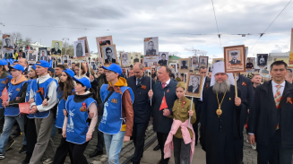 В акции 150 тысяч человек прошли в «Бессмертный полк» в Екатеринбурге В акции 150 тысяч человек прошли в «Бессмертный полк» в Екатеринбурге