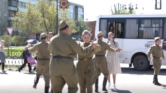 Артисты фронтовых бригад поздравили уральцев с Днём Победы Артисты фронтовых бригад поздравили уральцев с Днём Победы