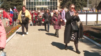Посёлок Совхозный отметил 80-летие Победы митингом и концертом Посёлок Совхозный отметил 80-летие Победы митингом и концертом