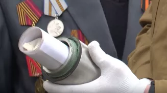 Капсулу времени, заложенную 25 лет назад, вскрыли в Артёмовском Капсулу времени, заложенную 25 лет назад, вскрыли в Артёмовском