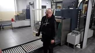 На ЖД вокзале Екатеринбурга вахтовик украл рюкзак с 2 млн рублей На ЖД вокзале Екатеринбурга вахтовик украл рюкзак с 2 млн рублей