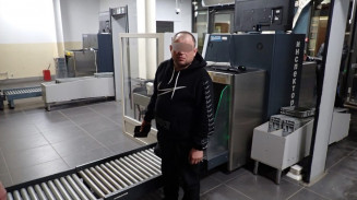 На ЖД вокзале Екатеринбурга вахтовик украл рюкзак с 2 млн рублей На ЖД вокзале Екатеринбурга вахтовик украл рюкзак с 2 млн рублей