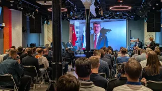 Уральские промышленники изучили возможности AI и роботизации на конференции Уральские промышленники изучили возможности AI и роботизации на конференции
