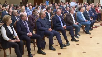Денис Паслер встретился с уральскими предпринимателями Денис Паслер встретился с уральскими предпринимателями