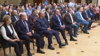 Денис Паслер встретился с уральскими предпринимателями Денис Паслер встретился с уральскими предпринимателями