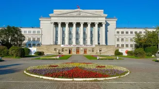 С площади Кирова перед корпусом УрФУ уберут парковку С площади Кирова перед корпусом УрФУ уберут парковку
