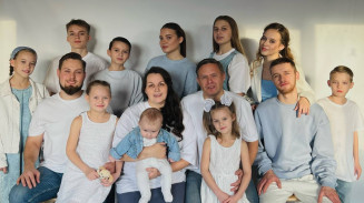 Многодетной семье Радионовых из Екатеринбурга удалось пообщаться с Владимиром Путиным Многодетной семье Радионовых из Екатеринбурга удалось пообщаться с Владимиром Путиным