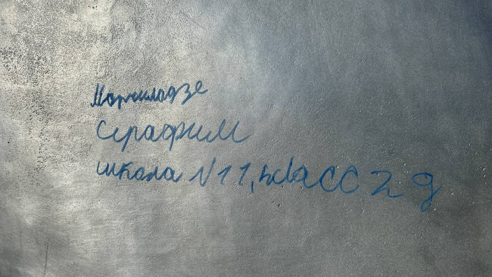 Акция по уборке скульптуры "Индустриальный младенец" на ВИЗе