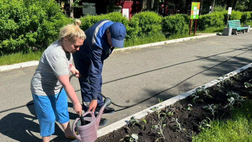 В «Эльмашевском» парке высадили 4000 цветов