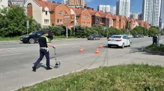 Водитель KIA RIO сбила девушку на переходе в дождь Водитель KIA RIO сбила девушку на переходе в дождь