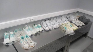 Задержан екатеринбуржец с 13 кг контрабандных кроссовок Задержан екатеринбуржец с 13 кг контрабандных кроссовок