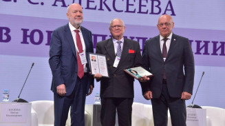 Эксперты в области права обсуждают тему «Право и новая реальность» в выставочном центре «ЭКСПО» Эксперты в области права обсуждают тему «Право и новая реальность» в выставочном центре «ЭКСПО»