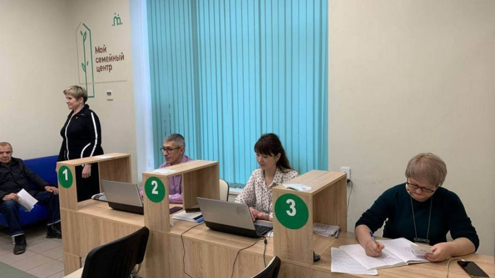 14 тысяч соцработников помогают уральцам в трудных ситуациях
