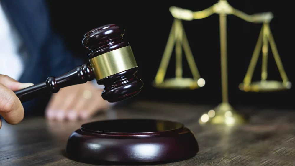 Суд оставил под стражей доцента Уральского института ГПС МЧС по делу о взятке