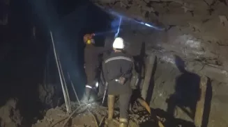 Двое рабочих пострадали при горном ударе на шахте