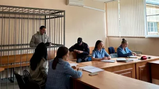 Мужчина получил 2 года принудительных работ за нападение на журналистов Мужчина получил 2 года принудительных работ за нападение на журналистов