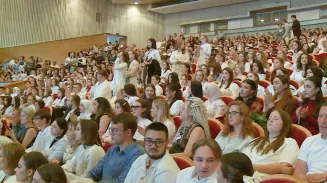 Студенты Свердловского областного медицинского колледжа получили дипломы