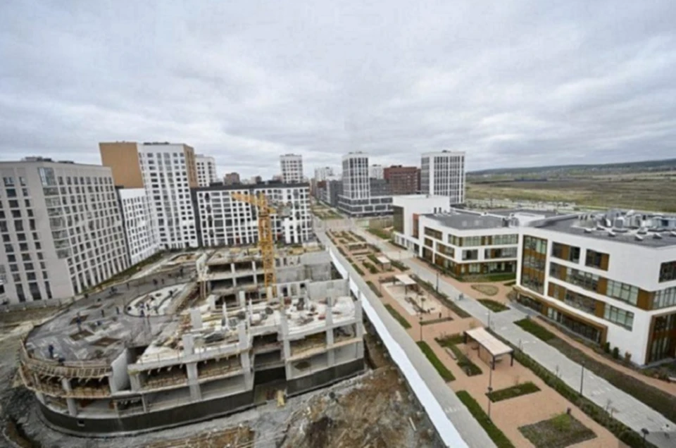 В Солнечном завершён монтаж каркаса детсада на 300 мест в форме подковы В Солнечном завершён монтаж каркаса детсада на 300 мест в форме подковы