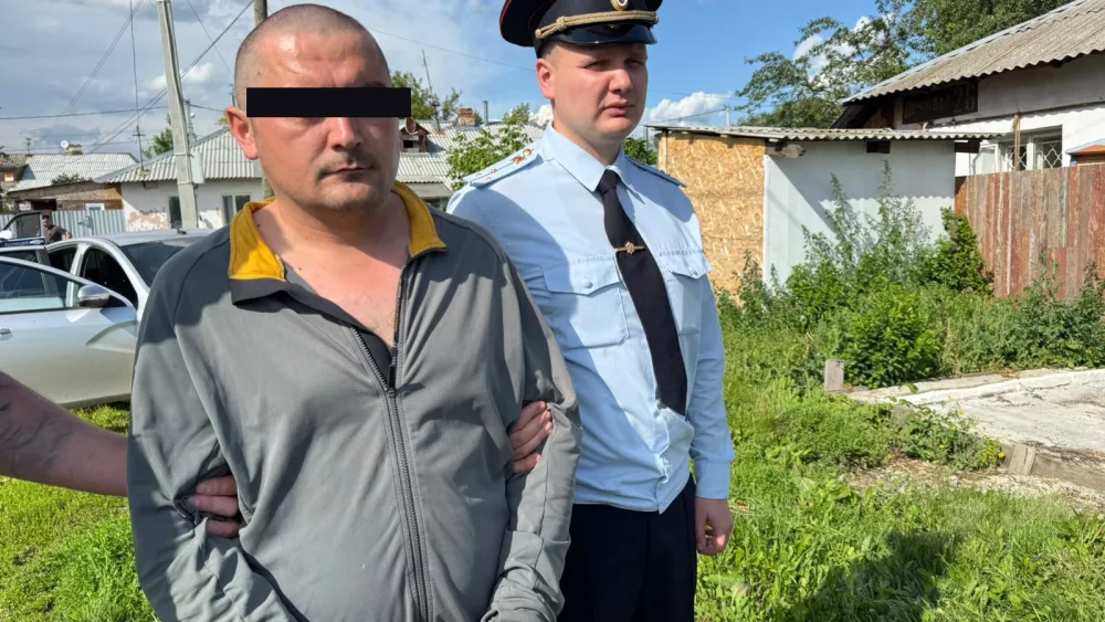 Полиция Свердловской области задержала мужчину за покушение на убийство женщины ножом