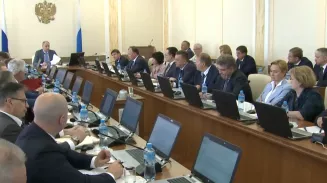 Денис Паслер поручил помочь семьям, пострадавшим от недобросовестных подрядчиков Денис Паслер поручил помочь семьям, пострадавшим от недобросовестных подрядчиков