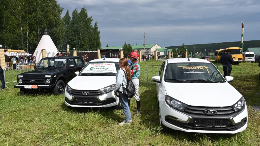 На Сабантуе в Кадниково среди гостей и участников разыграли три автомобиля