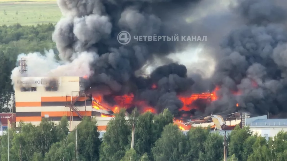 Роспотребнадзор проверяет качество воздуха после пожара на складе
