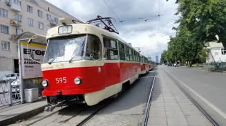 В центре Екатеринбурга трамваи встали 1,5 часа из-за забытой сумки В центре Екатеринбурга трамваи встали 1,5 часа из-за забытой сумки