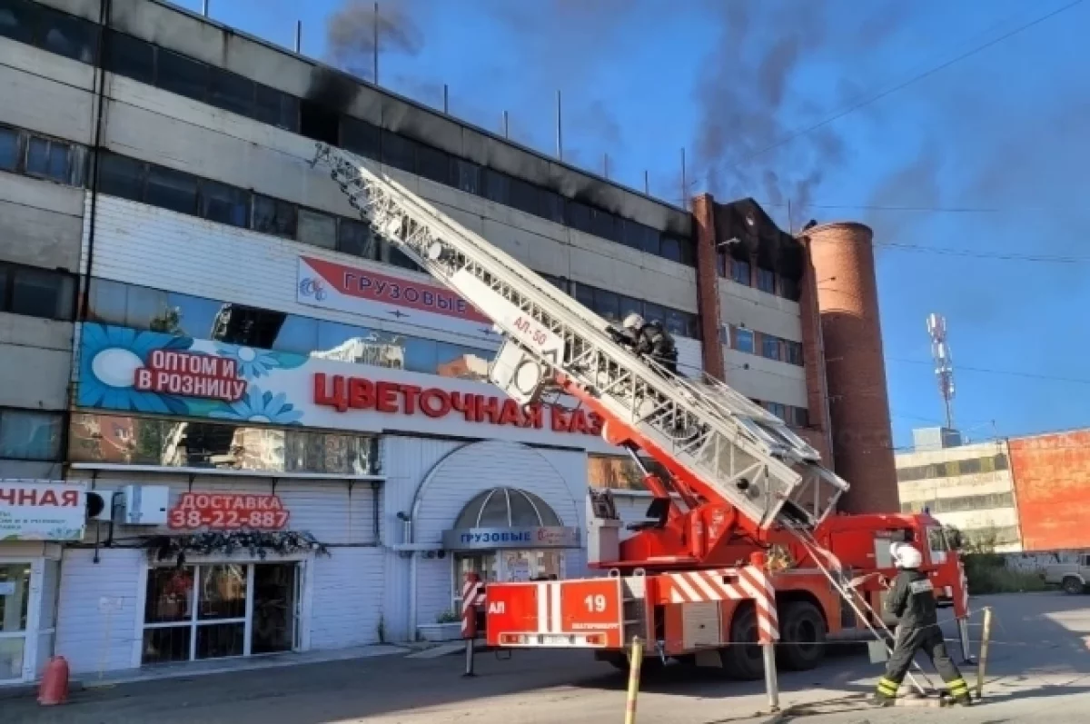 В многоуровневом паркинге на Фронтовых Бригад произошел масштабный пожар В многоуровневом паркинге на Фронтовых Бригад произошел масштабный пожар